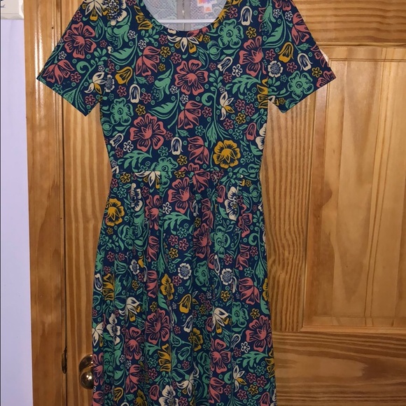 LuLaRoe Dresses & Skirts - Lularoe Amelia dress